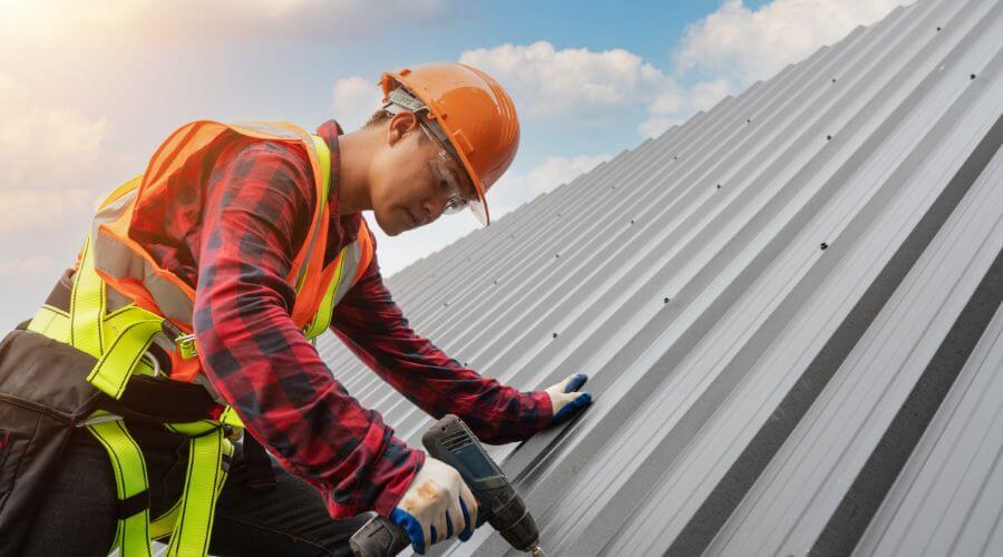 Professional gutter cleaning in Castleford, ID
